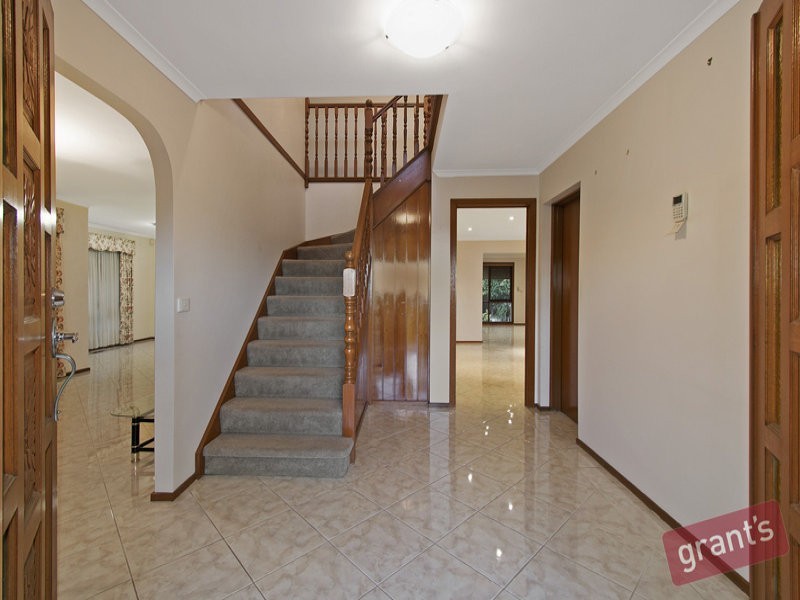 5 Nioka Court, Endeavour Hills VIC 3802