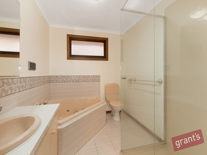 5 Nioka Court, Endeavour Hills VIC 3802