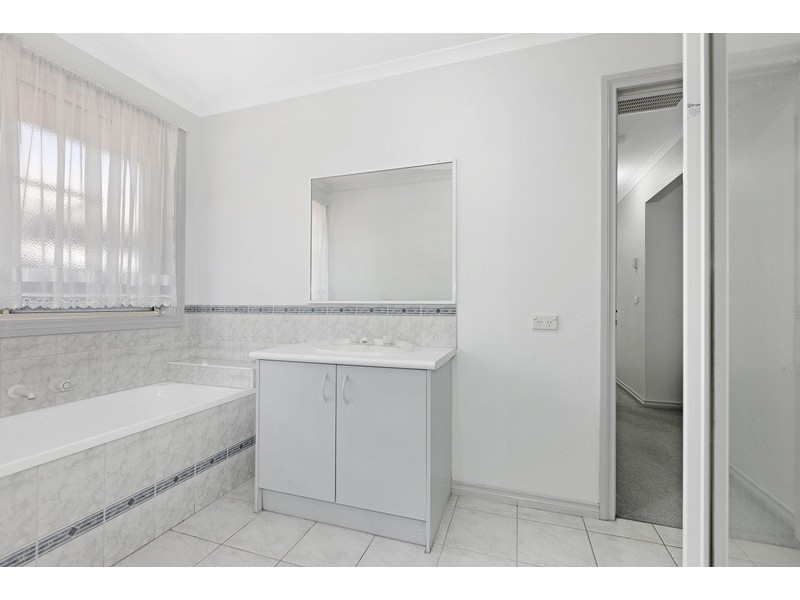 15 Sanctuary Rise, Narre Warren VIC 3805