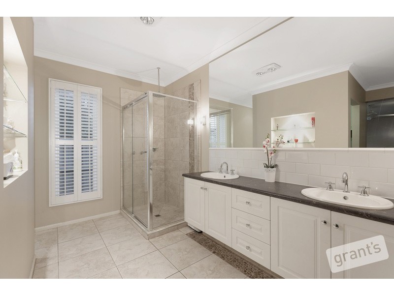 17 Premier Drive, Berwick VIC 3806