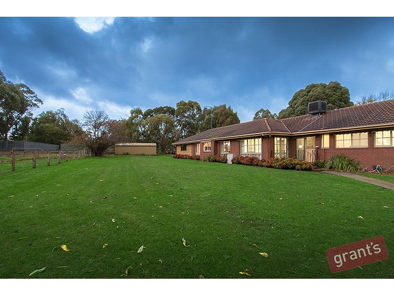 2 Oaktree Drive, Pakenham VIC 3810