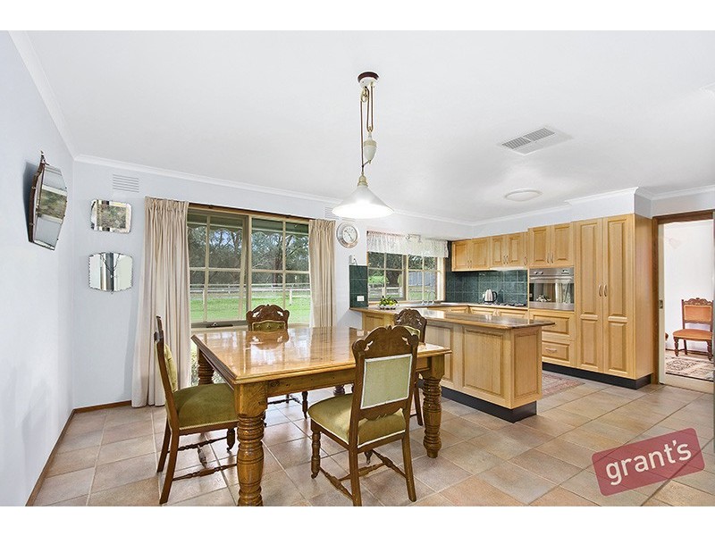 2 Oaktree Drive, Pakenham VIC 3810