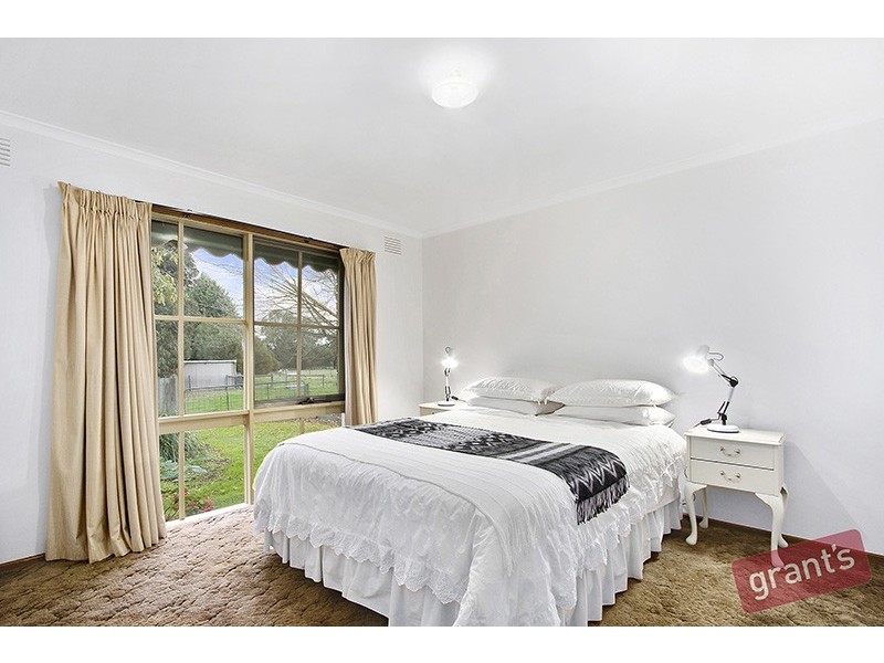 2 Oaktree Drive, Pakenham VIC 3810