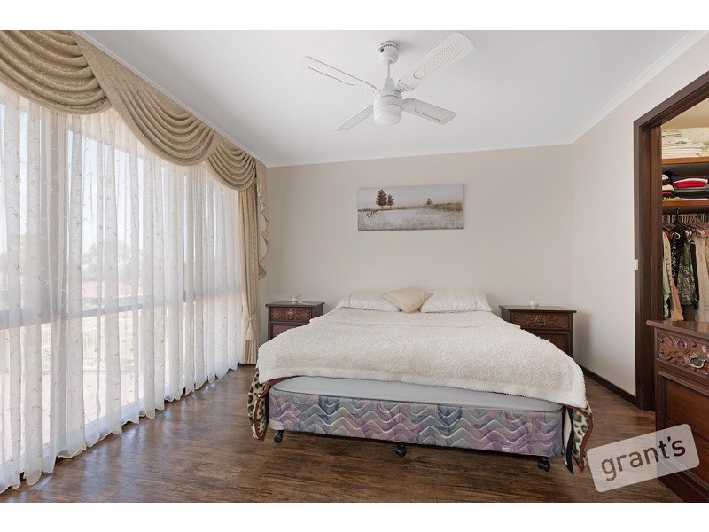 87 Sydney Parkinson Avenue, Endeavour Hills VIC 3802