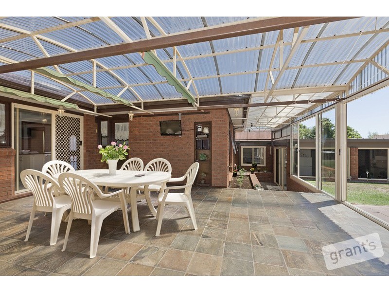 87 Sydney Parkinson Avenue, Endeavour Hills VIC 3802