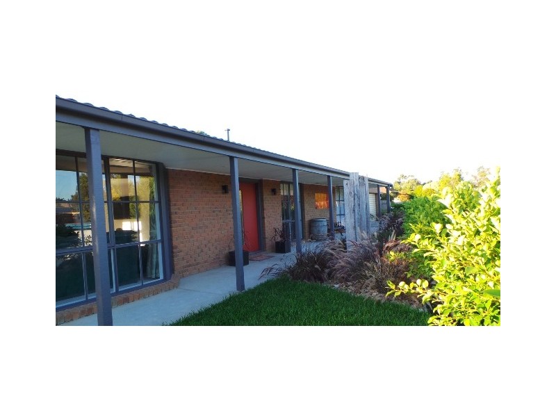 10 Nandina Road, Narre Warren VIC 3805