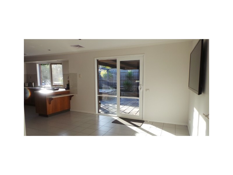 10 Nandina Road, Narre Warren VIC 3805