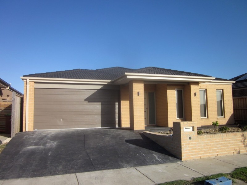 54 Fieldstone Crescent, Cranbourne North VIC 3977