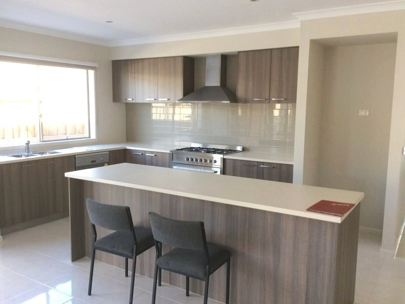 54 Fieldstone Crescent, Cranbourne North VIC 3977