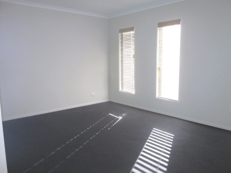 54 Fieldstone Crescent, Cranbourne North VIC 3977