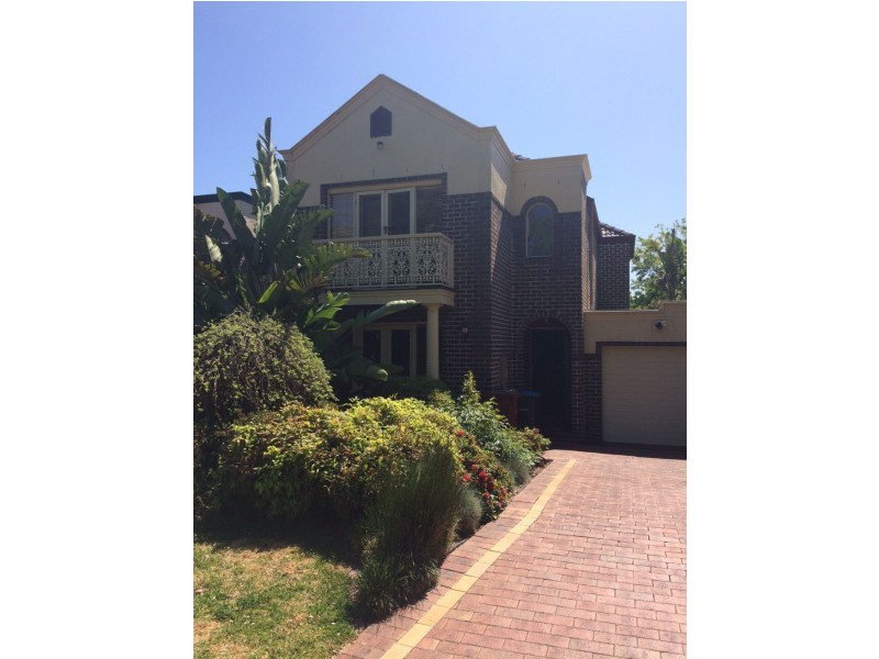 12 Tarrangower Place, Berwick VIC 3806