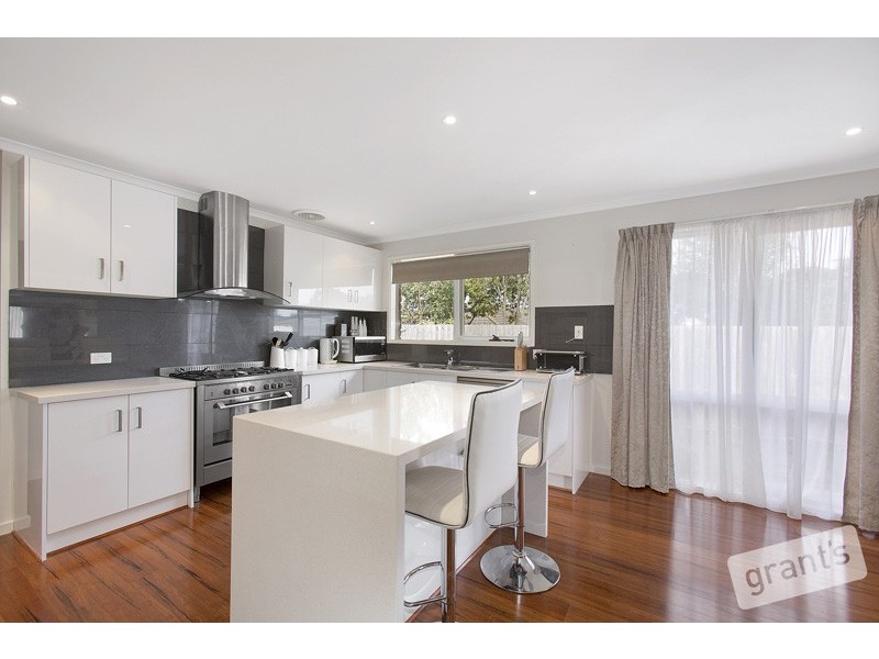 11 Coronata Crescent, Narre Warren VIC 3805