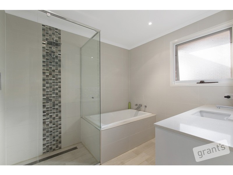 11 Coronata Crescent, Narre Warren VIC 3805