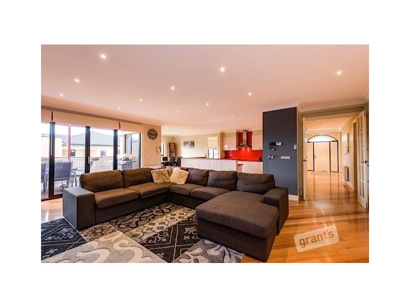 18 Peppertree Avenue, Narre Warren South VIC 3805