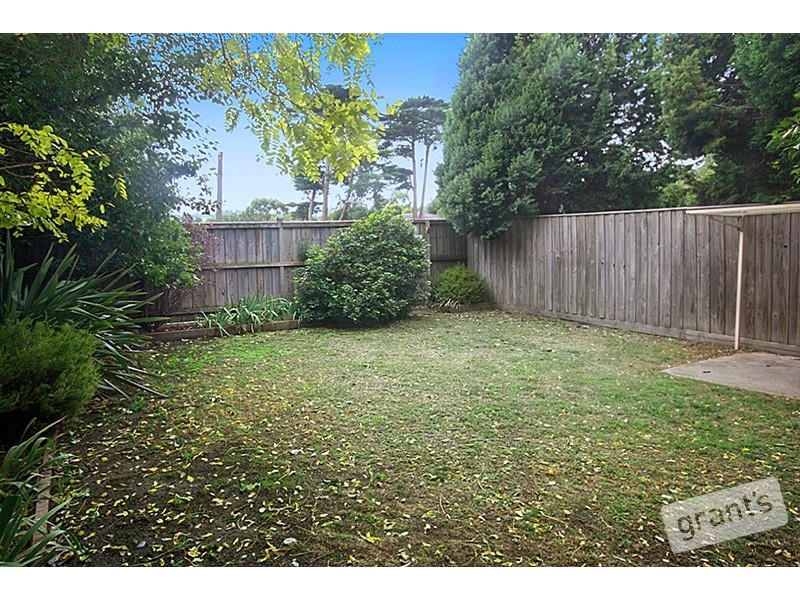 6/40 Warrawong Drive, Berwick VIC 3806