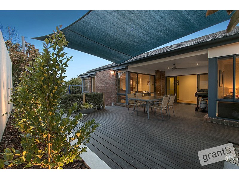 8 Merriwee Grove, Narre Warren South VIC 3805