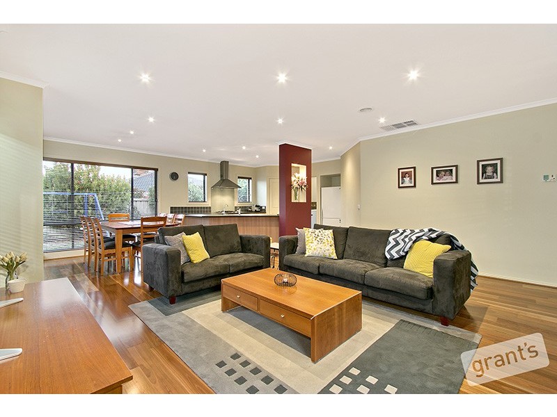 8 Merriwee Grove, Narre Warren South VIC 3805