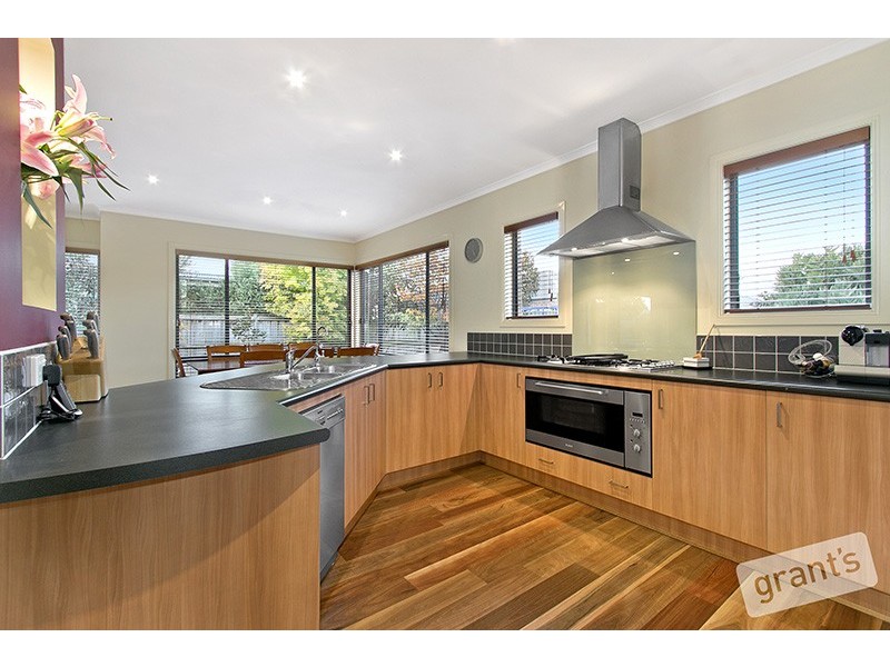 8 Merriwee Grove, Narre Warren South VIC 3805