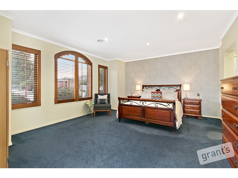 8 Merriwee Grove, Narre Warren South VIC 3805