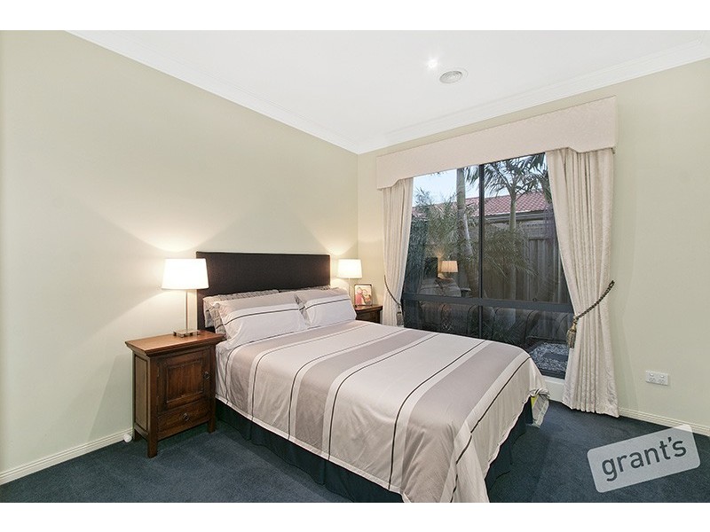 8 Merriwee Grove, Narre Warren South VIC 3805