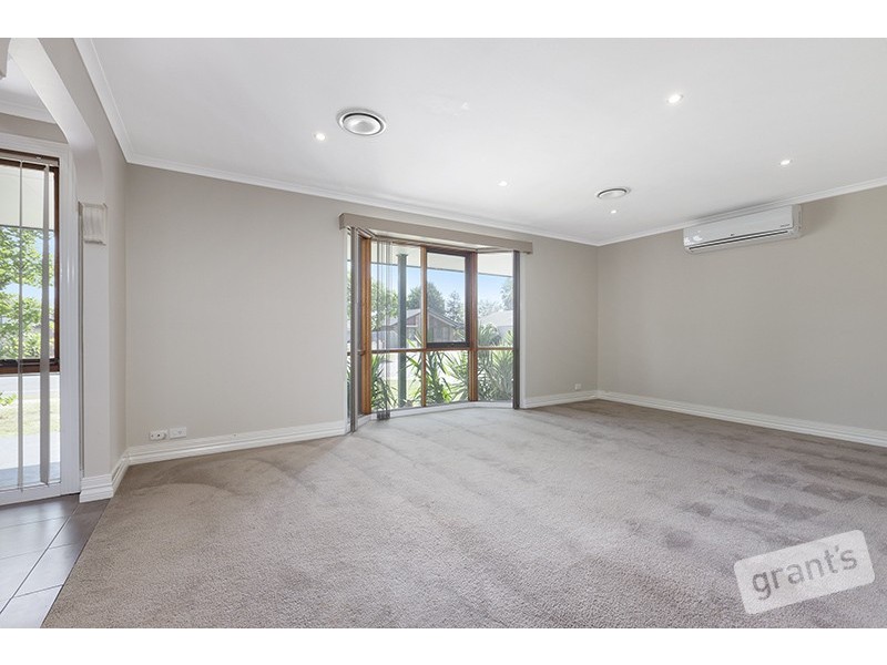 45 St Boswells Avenue, Berwick VIC 3806