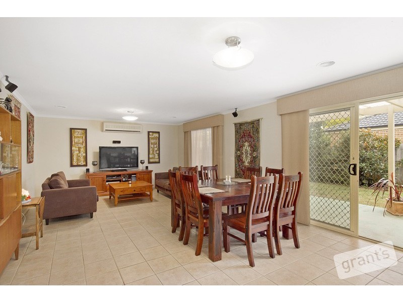 13 Sarah Louise Place, Berwick VIC 3806