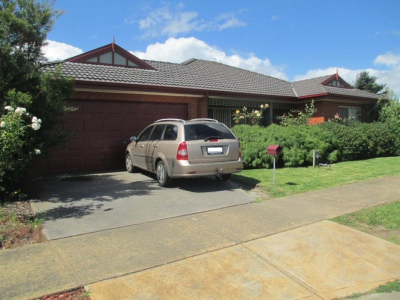 6 Mitchell Close, Pakenham VIC 3810