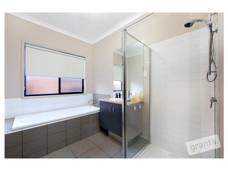 4 Tennyson Close, Berwick VIC 3806