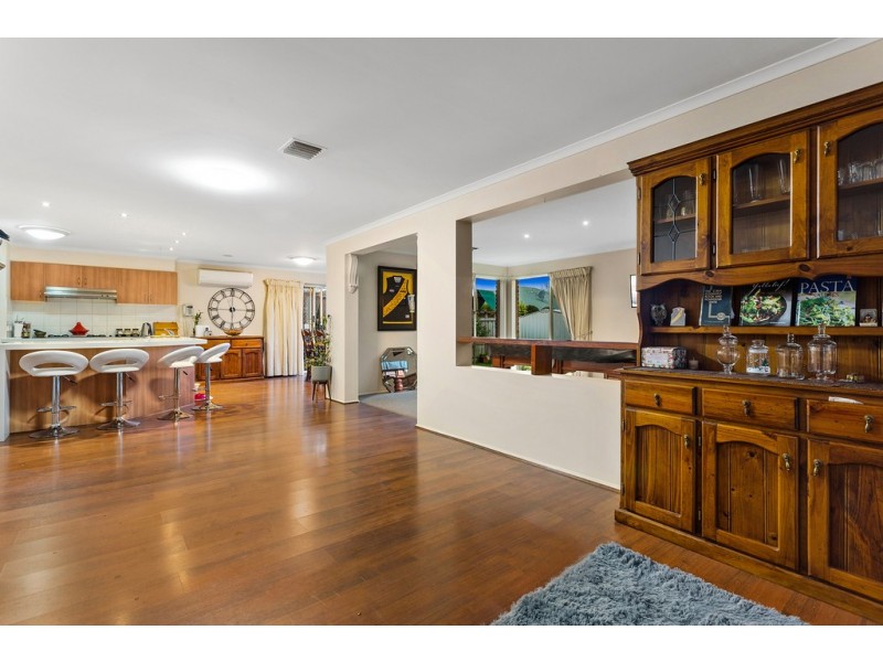 14 Merriwee Grove, Narre Warren South VIC 3805