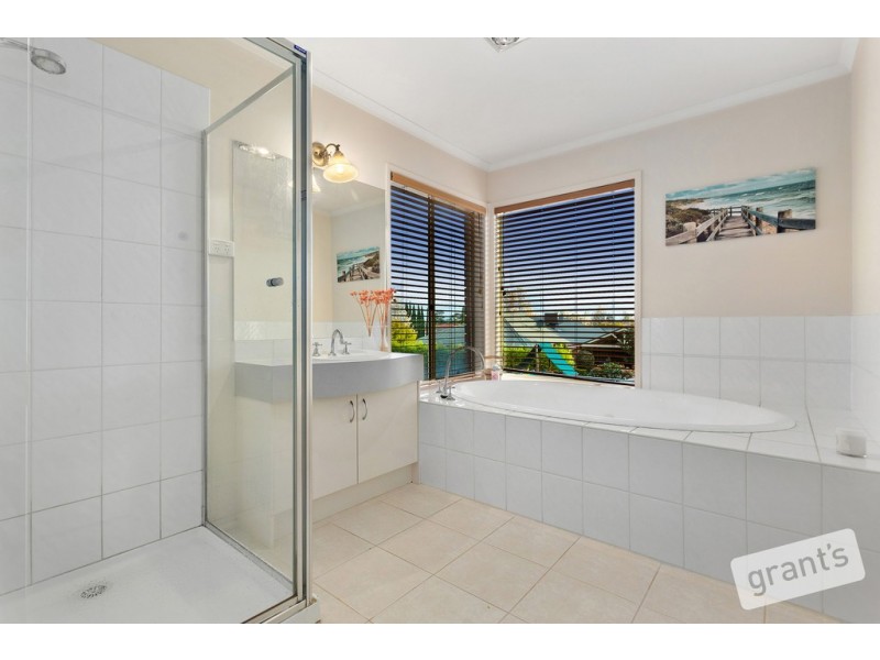 14 Merriwee Grove, Narre Warren South VIC 3805