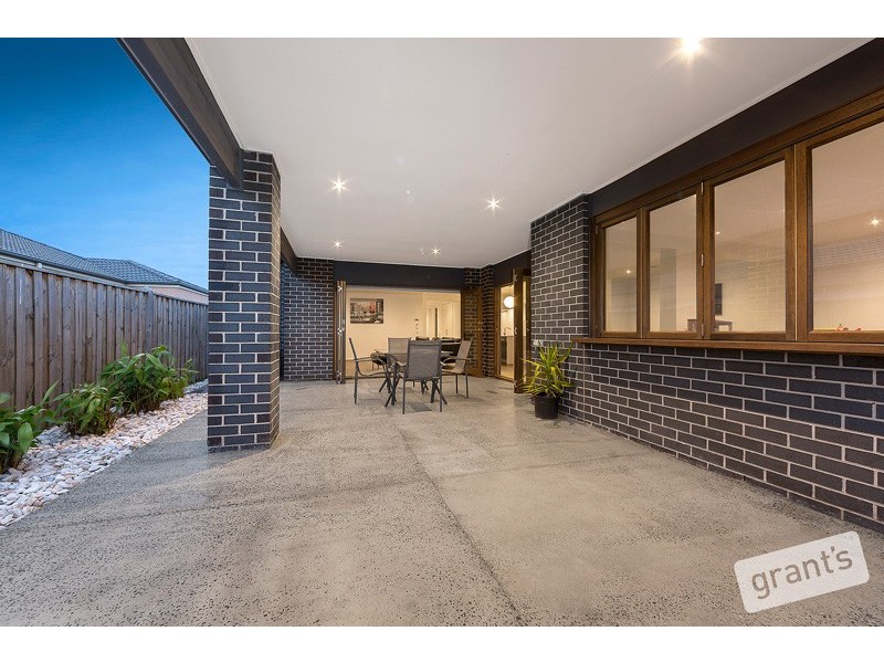 9 Chantenay Parade, Cranbourne North VIC 3977