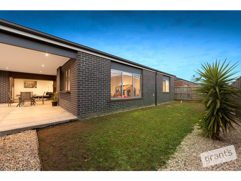 9 Chantenay Parade, Cranbourne North VIC 3977