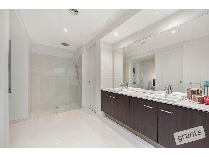 9 Chantenay Parade, Cranbourne North VIC 3977