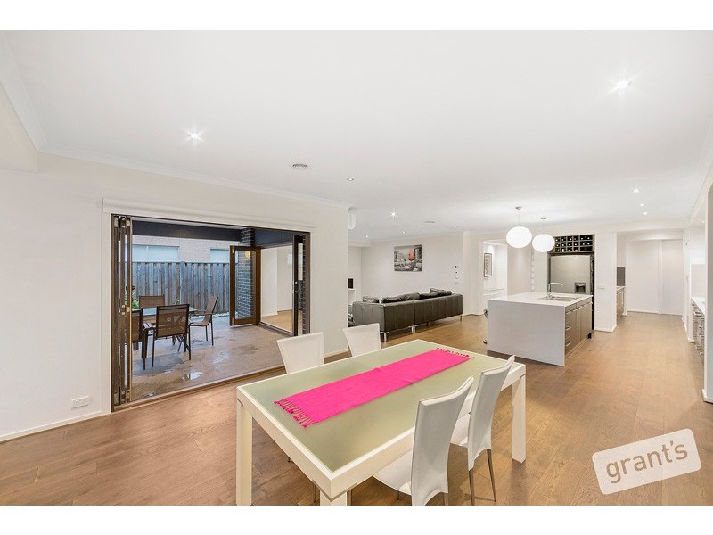 9 Chantenay Parade, Cranbourne North VIC 3977