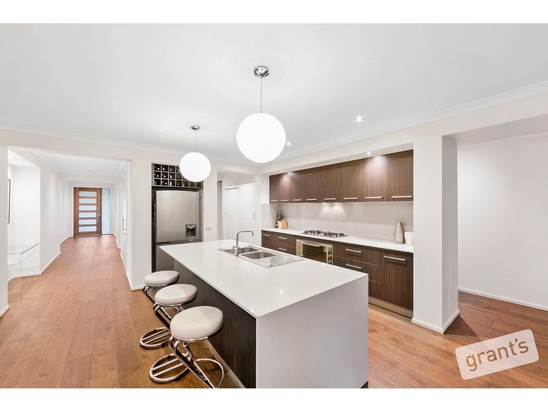 9 Chantenay Parade, Cranbourne North VIC 3977