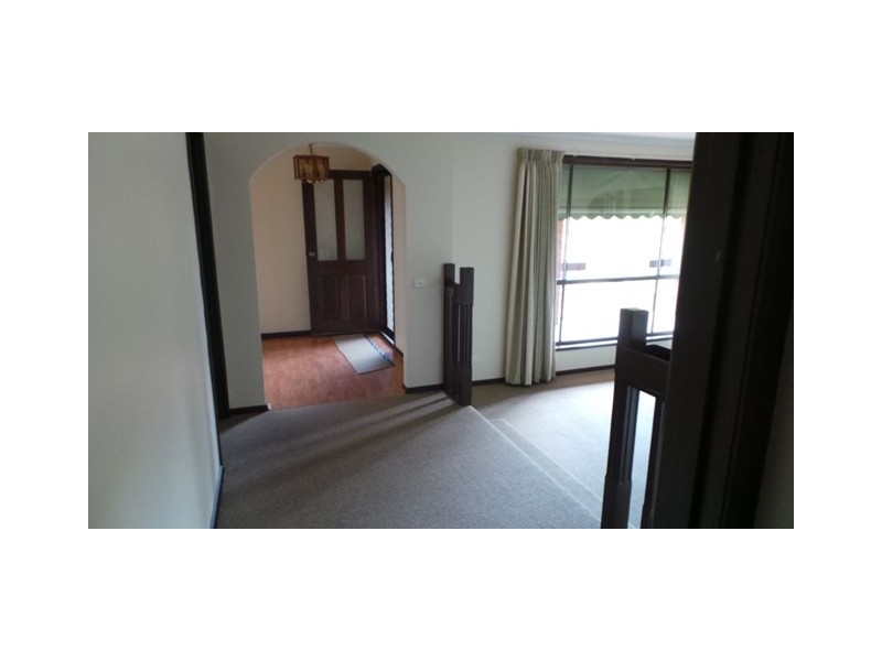 24 Rheanva Street, Berwick VIC 3806