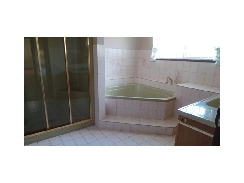 24 Rheanva Street, Berwick VIC 3806