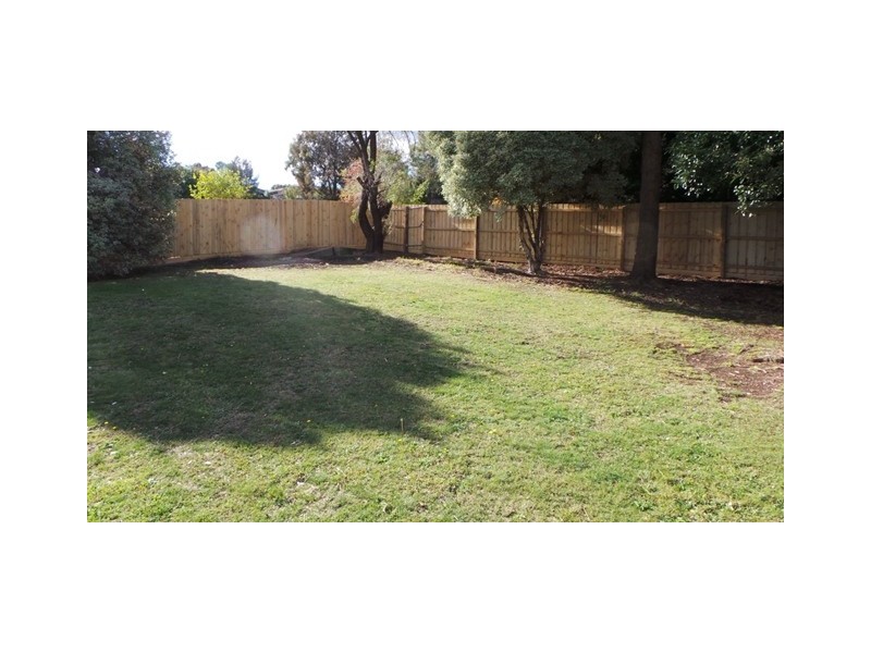 24 Rheanva Street, Berwick VIC 3806