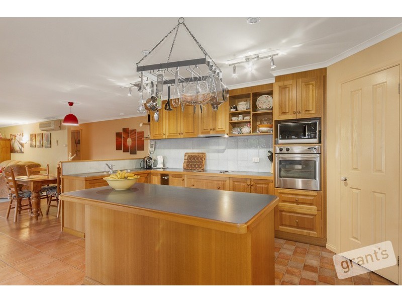 28 Marlesford Crescent, Berwick VIC 3806