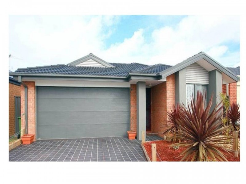 9 Orchard Valley Avenue, Pakenham VIC 3810