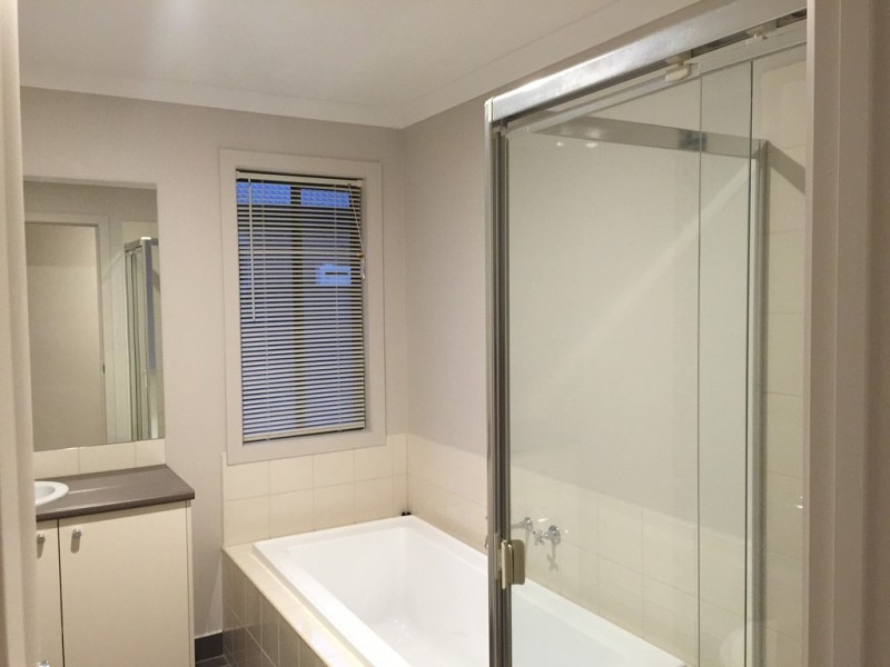 9 Orchard Valley Avenue, Pakenham VIC 3810