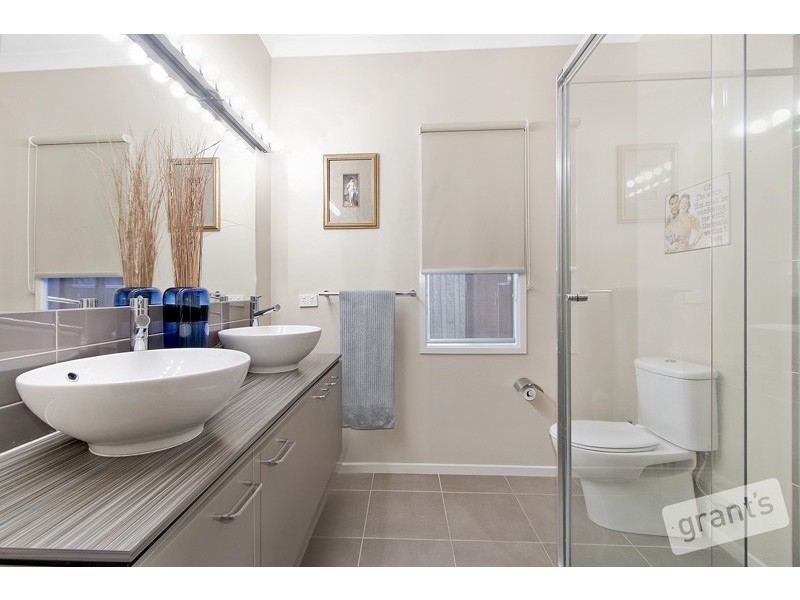 1 Rush Lily Drive, Officer VIC 3809