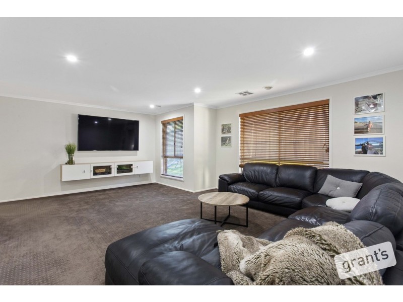 5 Grange Circuit, Beaconsfield VIC 3807