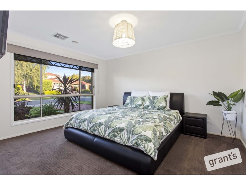 5 Grange Circuit, Beaconsfield VIC 3807