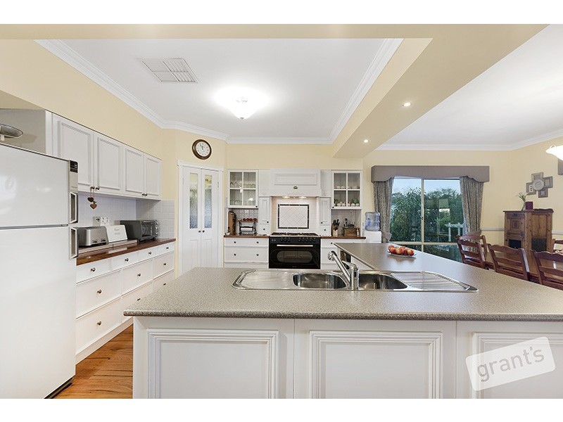 8 Glamis Rise, Beaconsfield VIC 3807