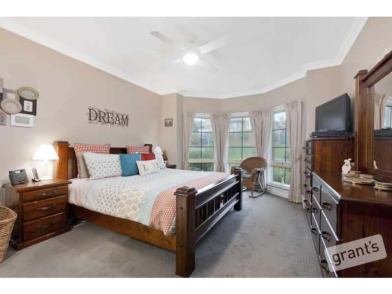 8 Glamis Rise, Beaconsfield VIC 3807