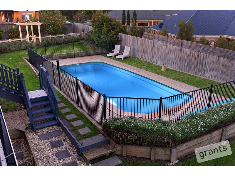 8 Glamis Rise, Beaconsfield VIC 3807