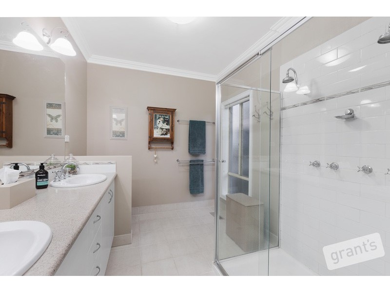 8 Glamis Rise, Beaconsfield VIC 3807
