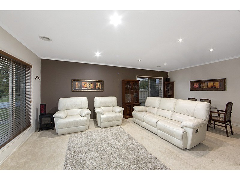 9 The Esplanade, Narre Warren South VIC 3805