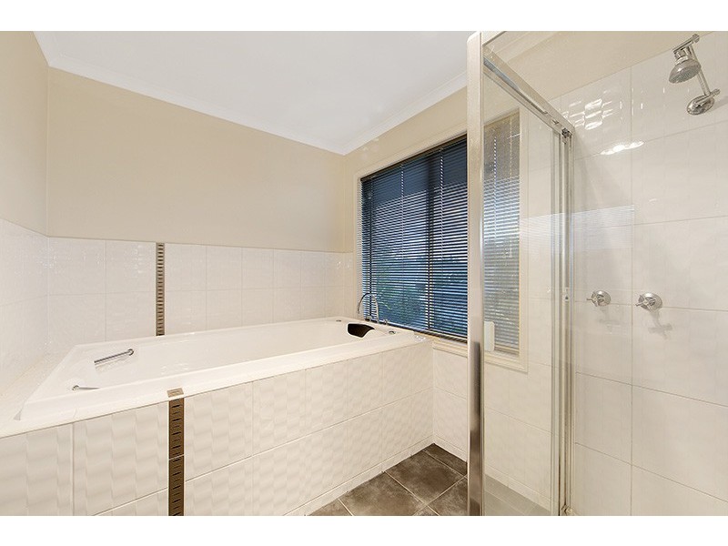 9 The Esplanade, Narre Warren South VIC 3805